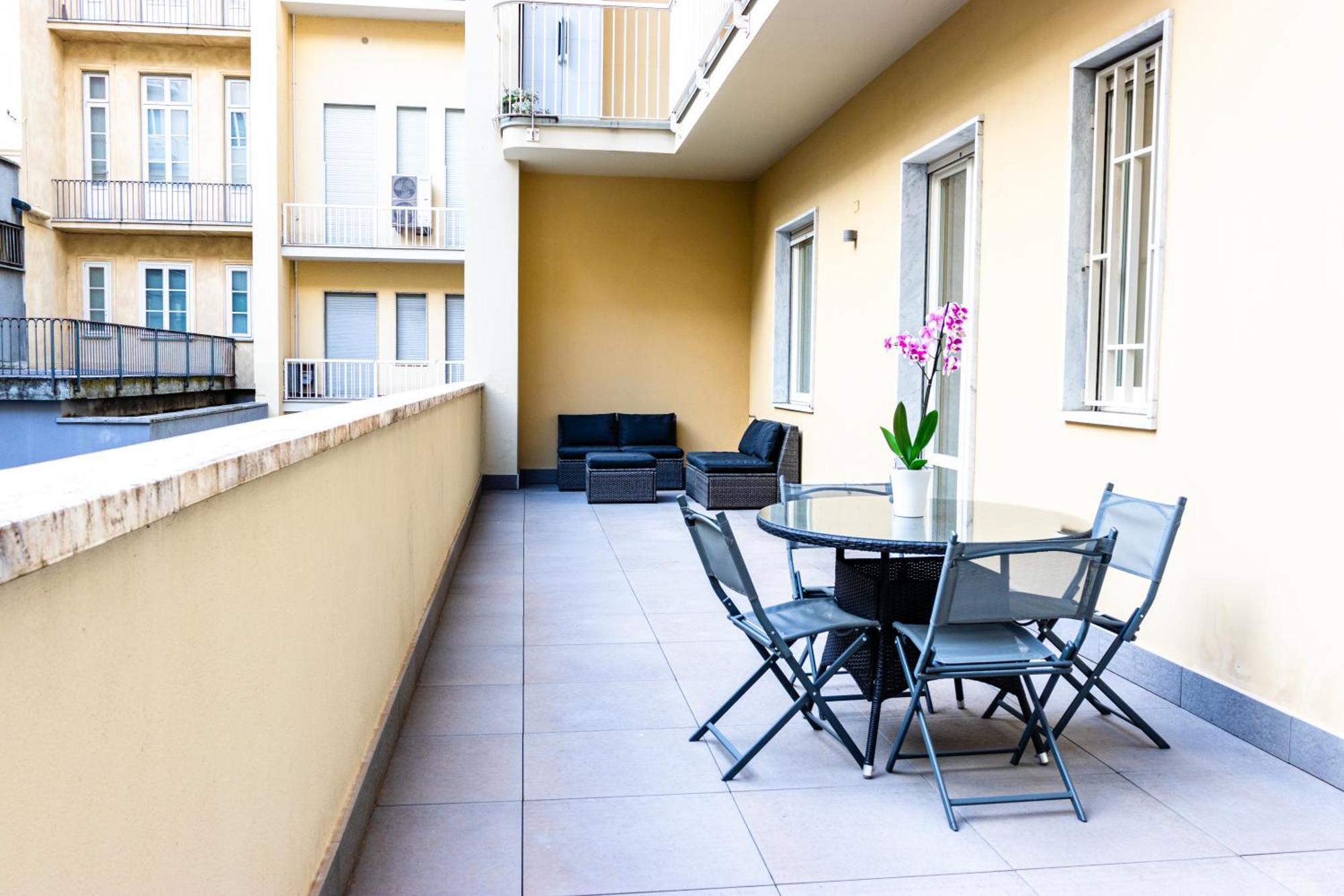 White Roma - Elegant And Comfortable Turin Bagian luar foto